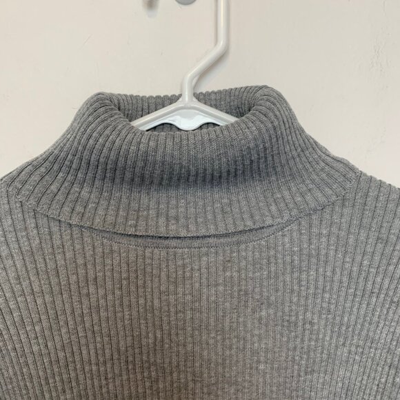 ๐ฑ 5 FOR $10. LOVE 83 GRAY TURTLENECK FITTED SWEATER NWT - Picture 3 of 10